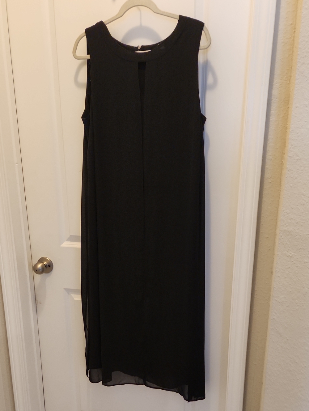 Soho Apparel Black Sleeveless Shift Dress with Keyhole Neck